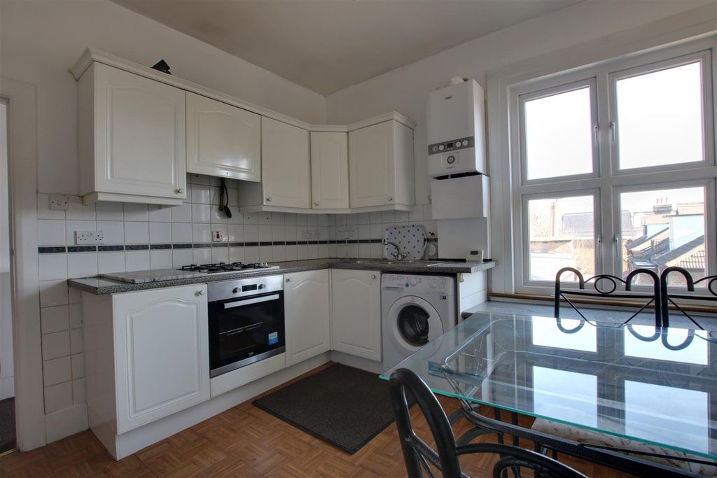 Property photo 3 of 6 5059352