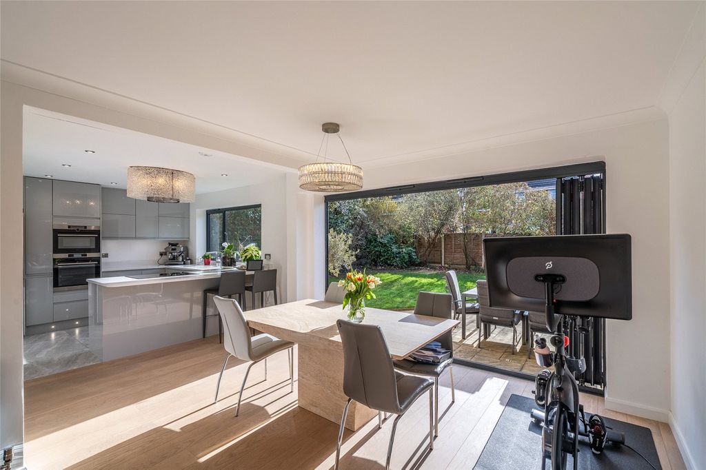 Property photo 2 of 39 Picture No. 34