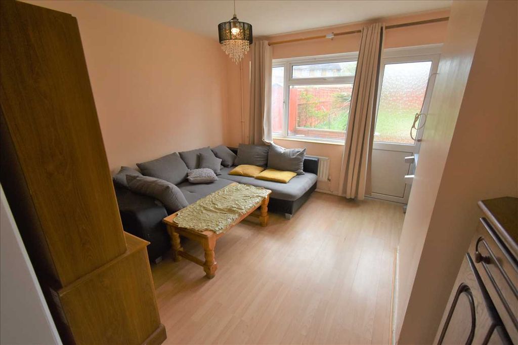 Property photo 2 of 8 Lounge