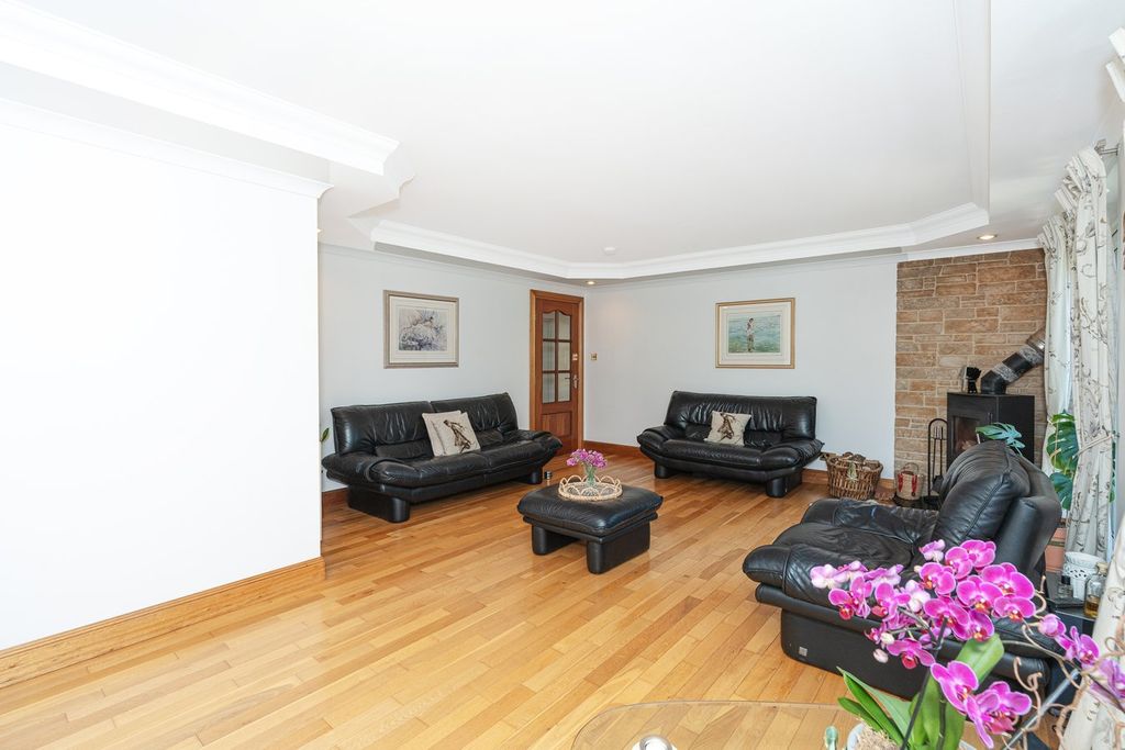 Property photo 3 of 39