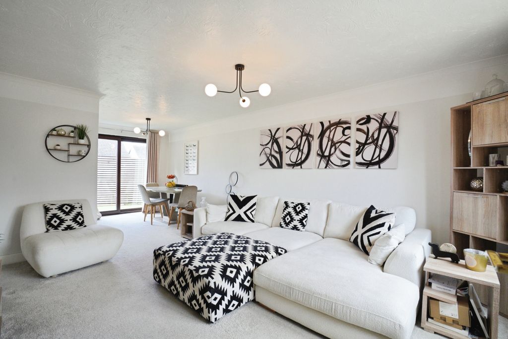 Property photo 3 of 20