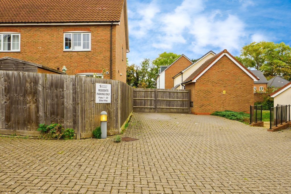 Property photo 2 of 20