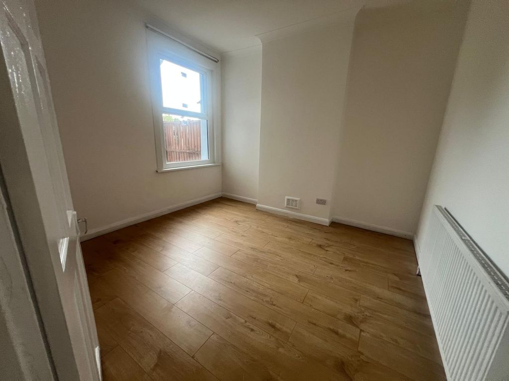 Property photo 3 of 11 Gallery