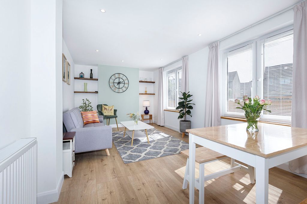 Property photo 1 of 12 Living/Dining Room