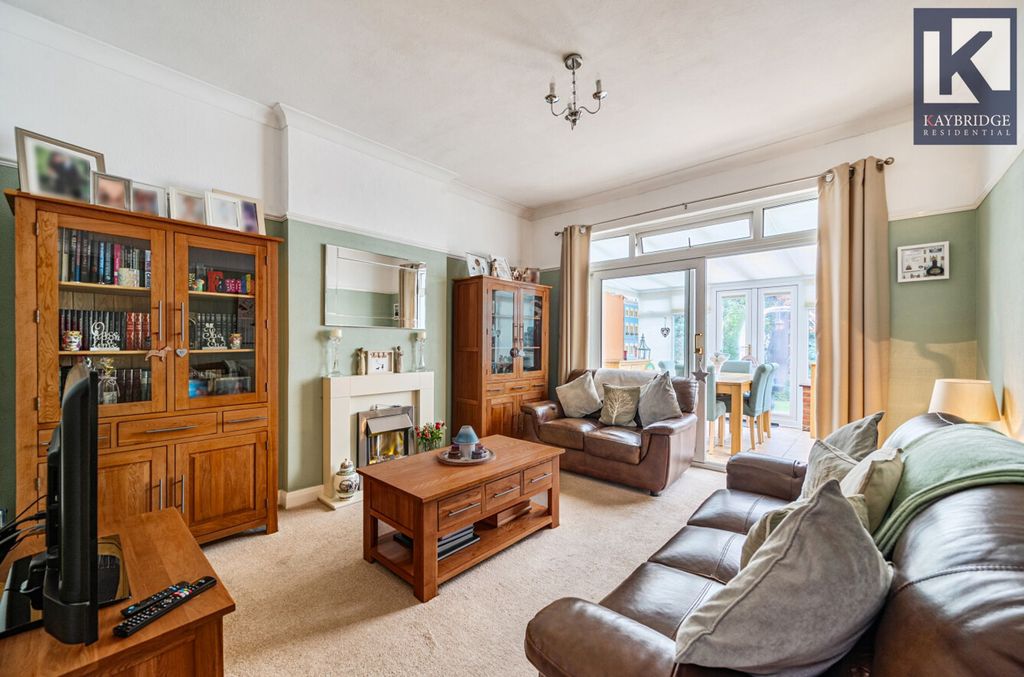 Property photo 2 of 19 Tealing Drive, Epsom