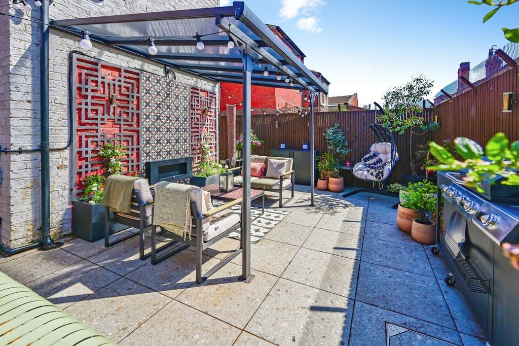 Property photo 2 of 24 Pbox-Img.Jpg