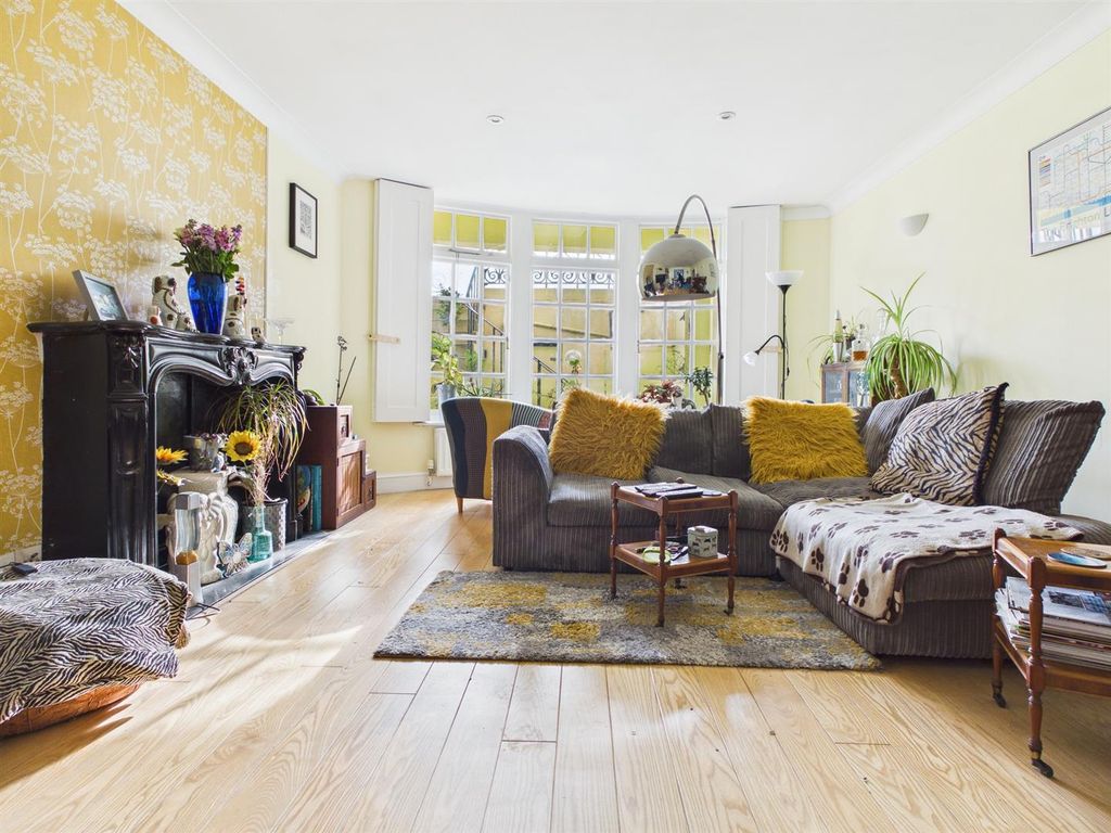 Property photo 2 of 11 Cam04311G0-Pr0103-Still004.Jpg