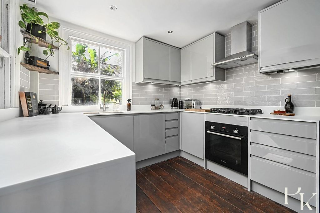 Property photo 3 of 23 72 Montgomery St Bn3 (8).Jpg