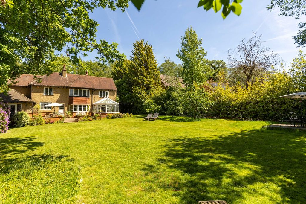 Property photo 2 of 39