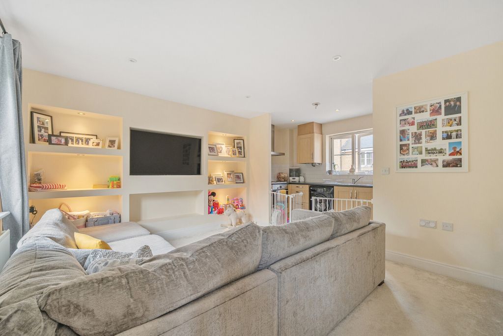 Property photo 2 of 15 1295095-22-682Efe...