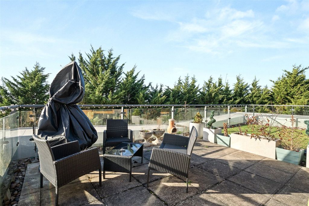 Property photo 2 of 9 Picture No. 08