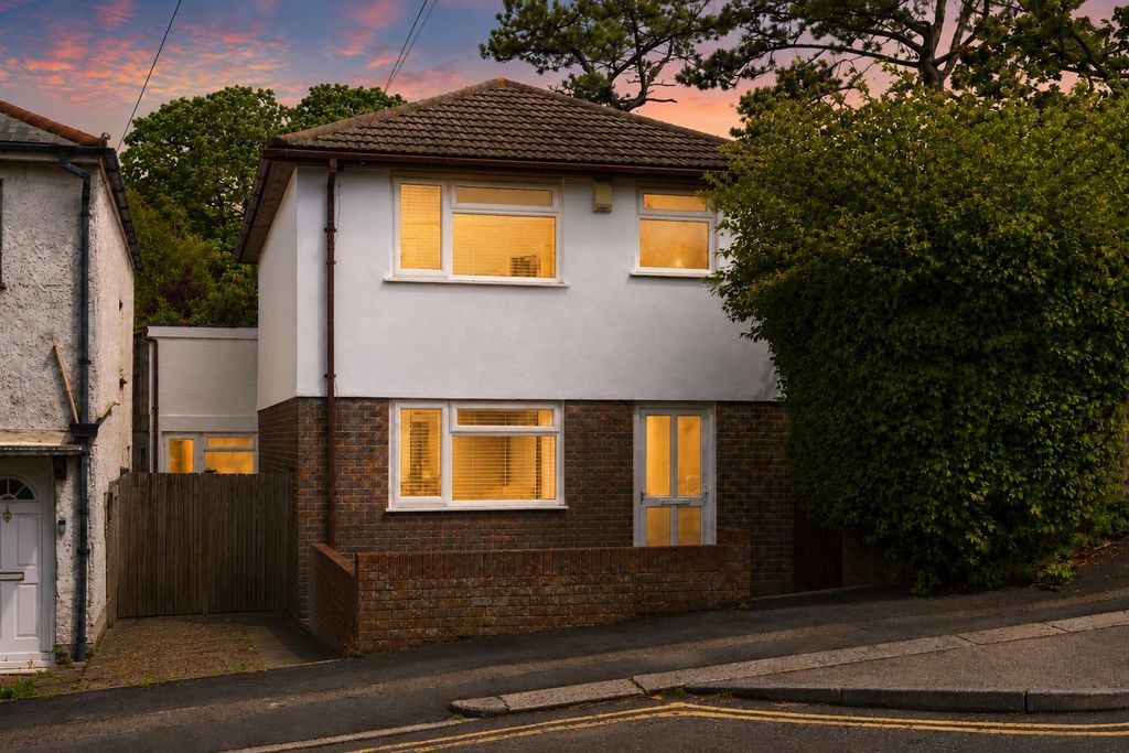 Property photo 1 of 21 New Coombe Road Twighlight.Png