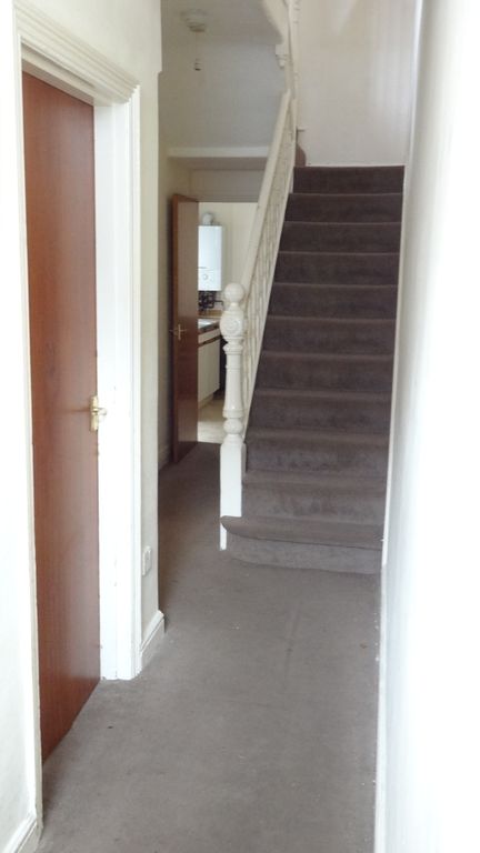 Property photo 2 of 21 Hallway
