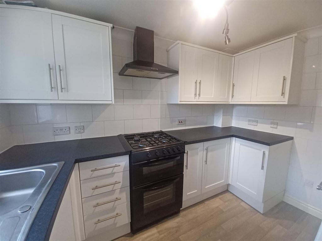 Property photo 3 of 7 Kitchen