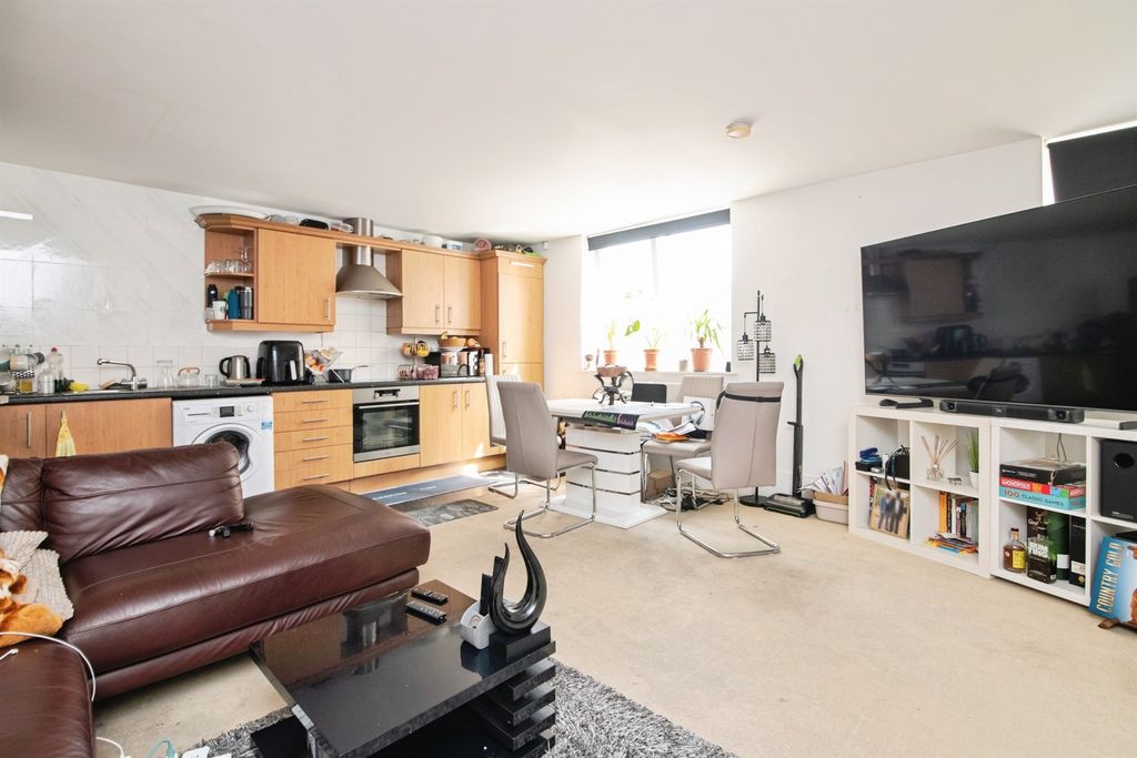 Property photo 2 of 3