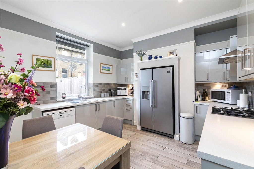Property photo 3 of 16 Dining Kitchen
