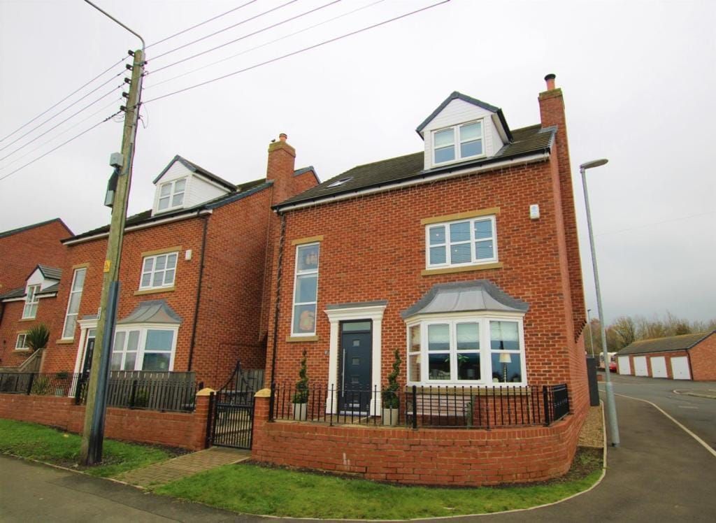 Property photo 1 of 18