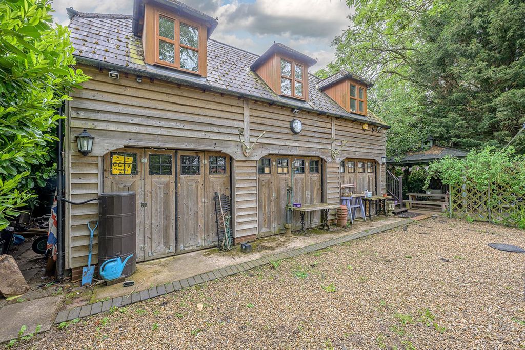 Property photo 3 of 32