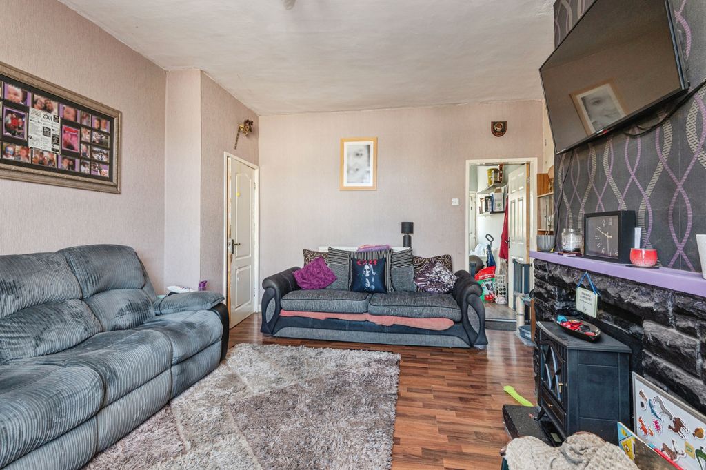 Property photo 2 of 13 Lounge