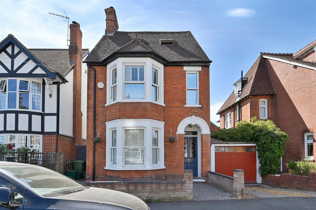 Property photo 1 of 12 39 Tennyson Road-35.Jpg