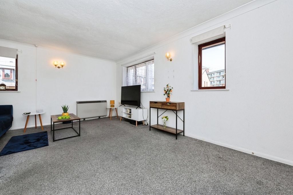 Property photo 3 of 10 Living Room