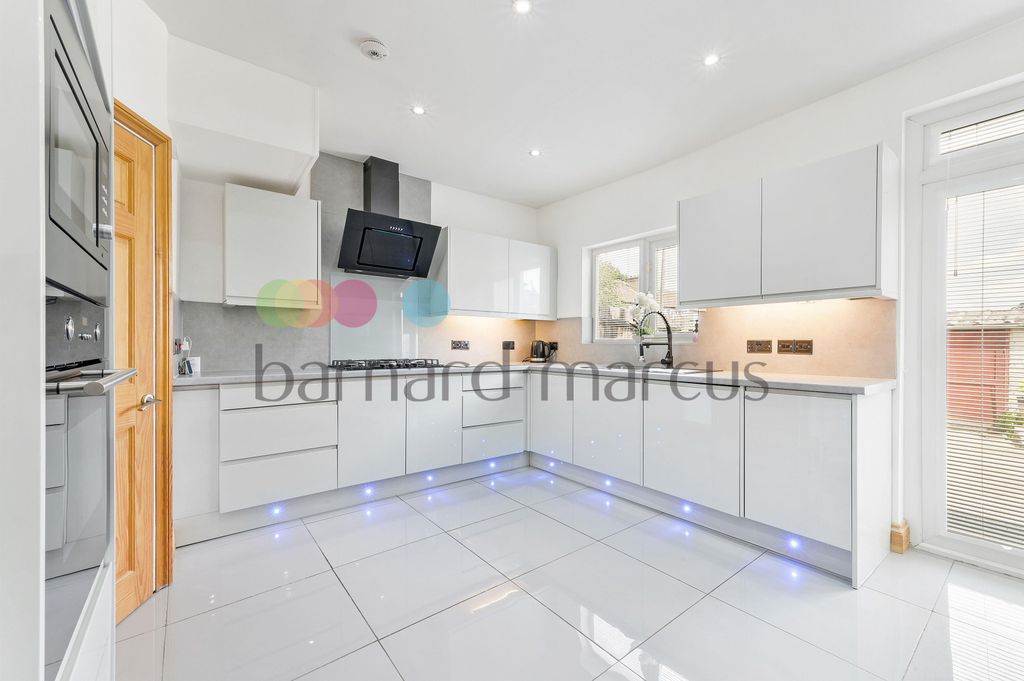 Property photo 1 of 9 View