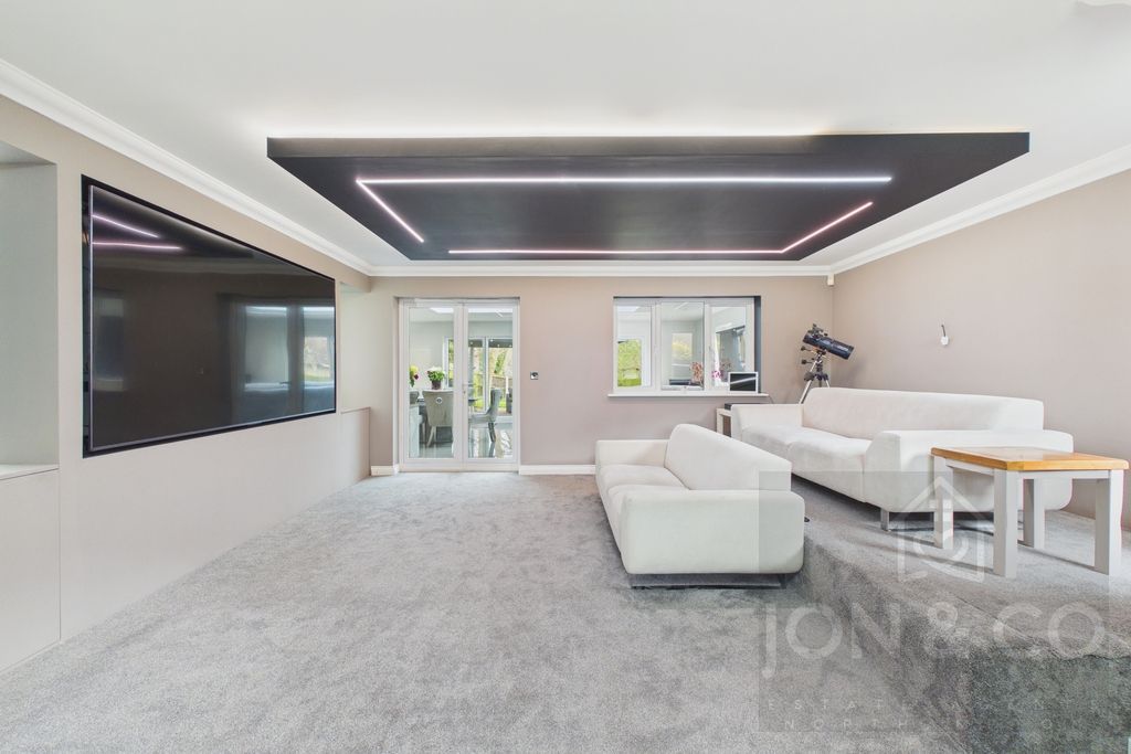 Property photo 2 of 36