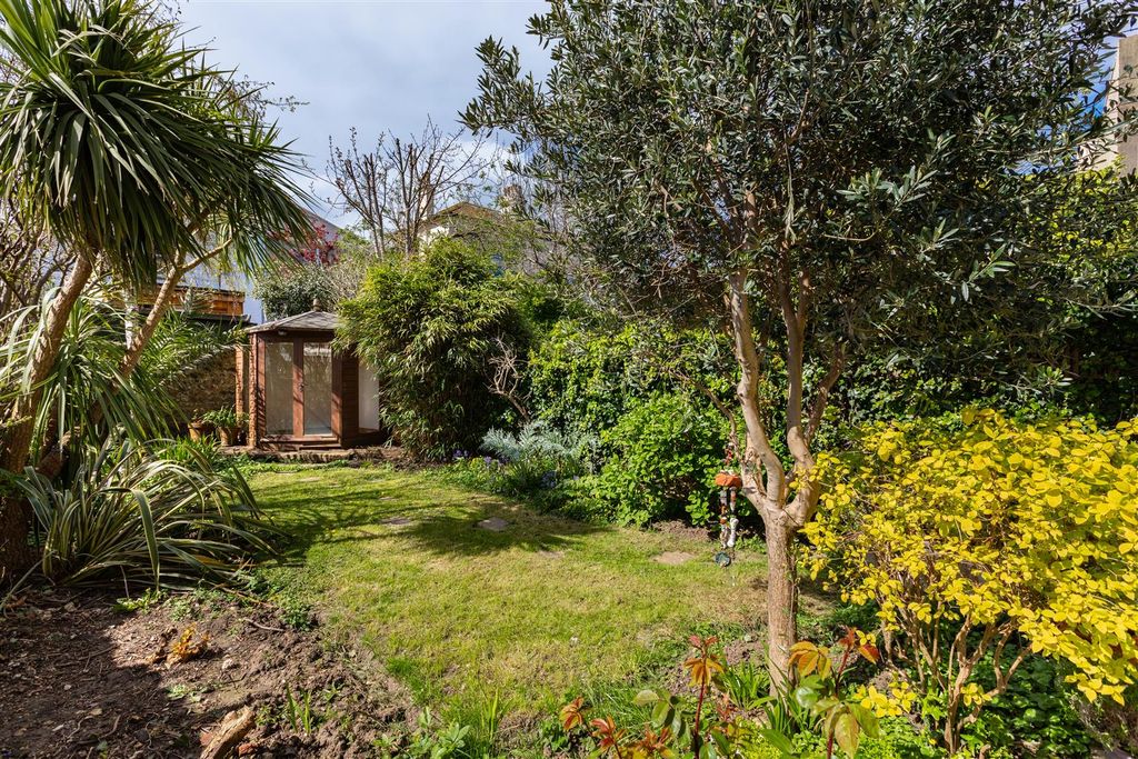 Property photo 2 of 13 Garden