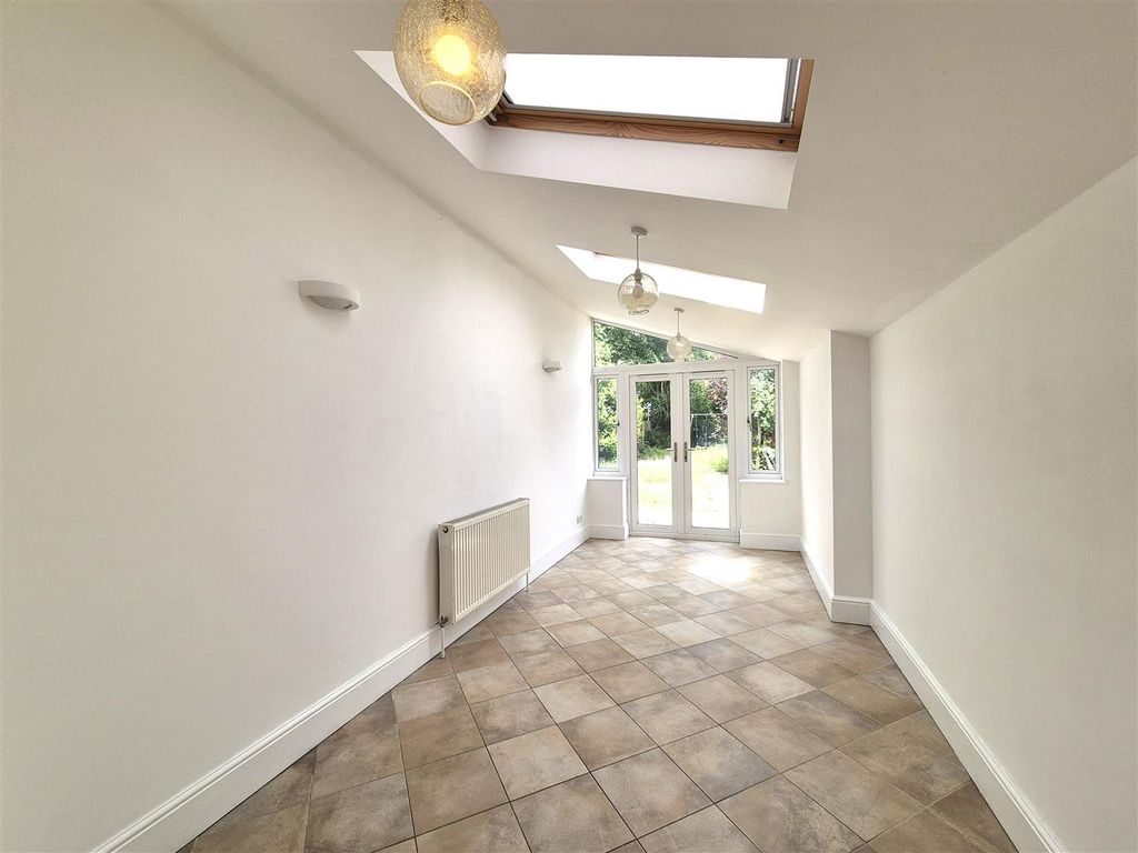 Property photo 3 of 18 17Garcons.Jpg
