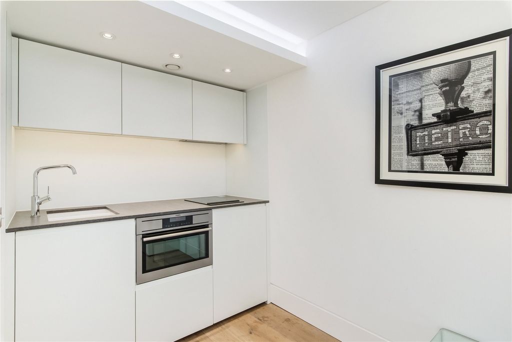 Property photo 2 of 8 Romilly Street