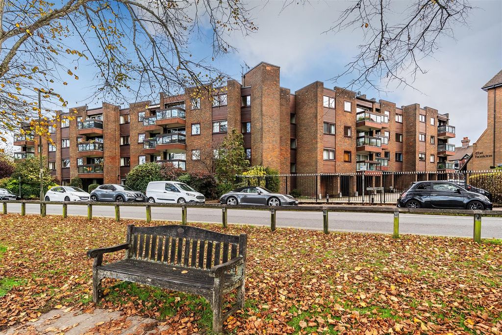 Property photo 1 of 20 17-Oakleigh-Court-24.Jpg