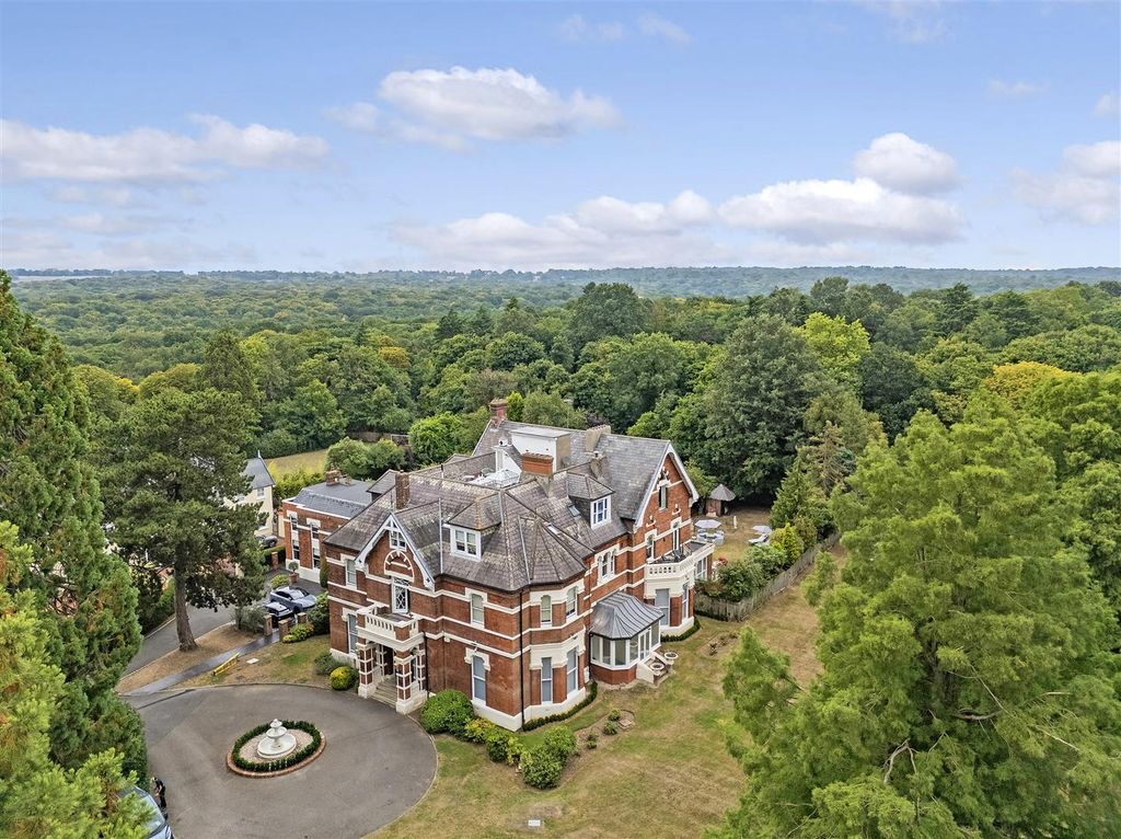 Property photo 2 of 33