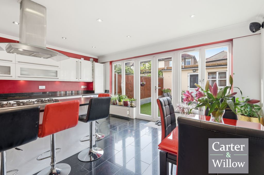 Property photo 3 of 25