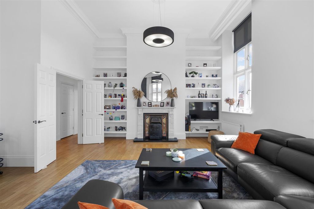 Property photo 3 of 27 24 Claremont Lodge,19.Jpg