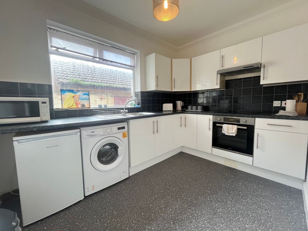 Property photo 3 of 6 Kitchen