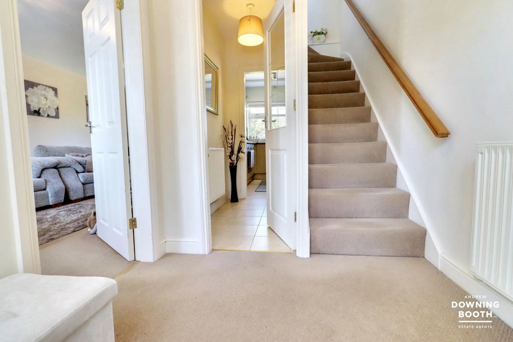 Property photo 2 of 27