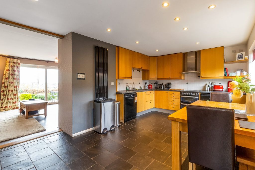 Property photo 2 of 37 Picture No. 36