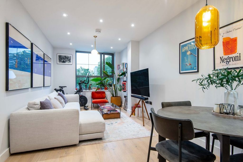 Property photo 2 of 8