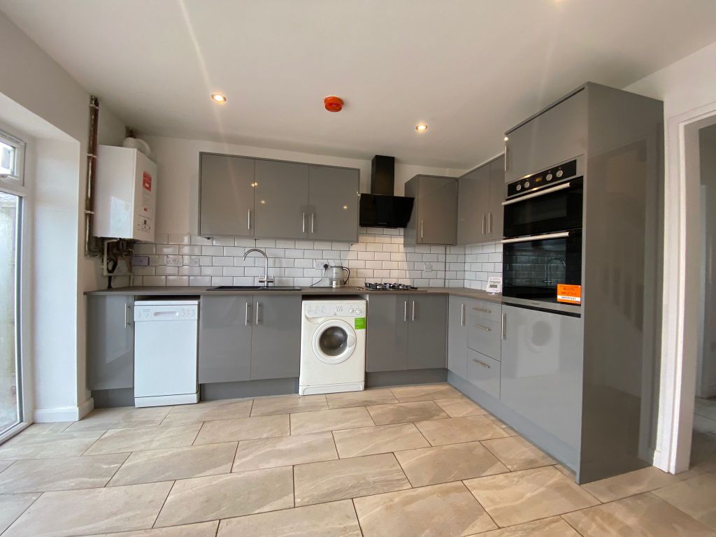 Property photo 2 of 9 Kitchen