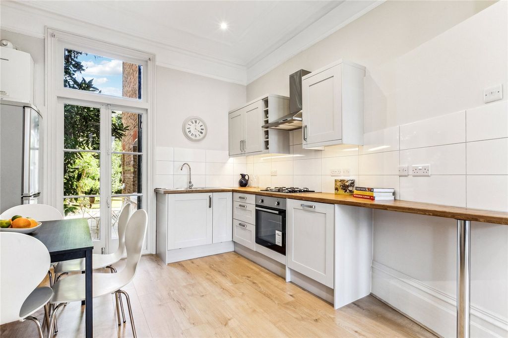 Property photo 2 of 11 Kitchen