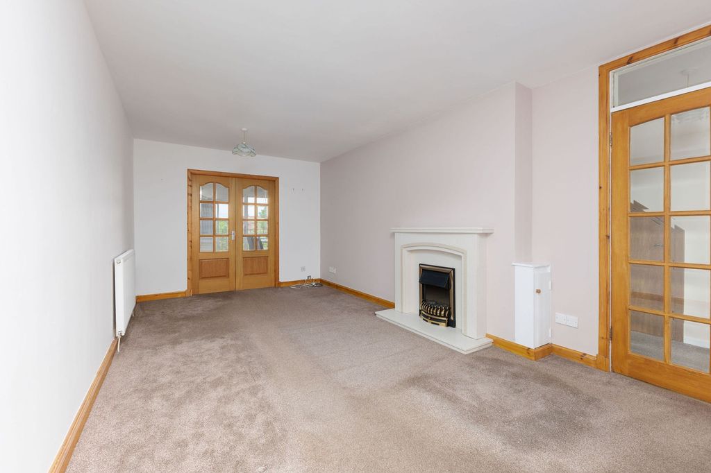 Property photo 3 of 27