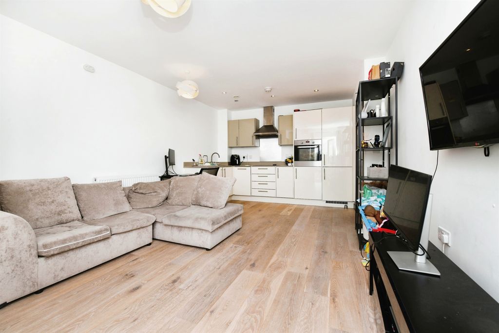 Property photo 2 of 17