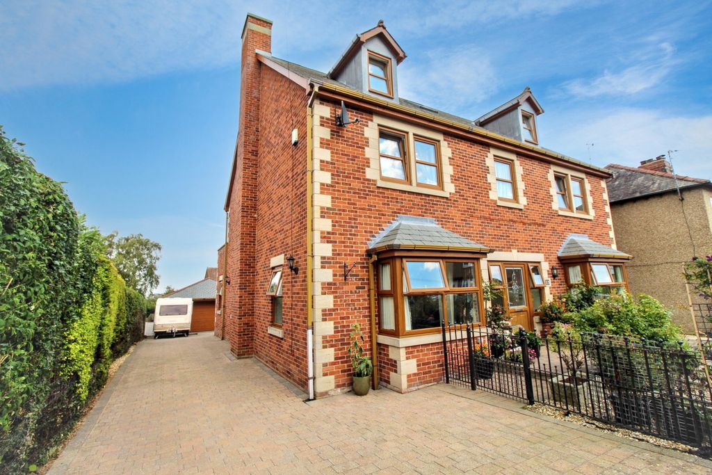 Property photo 2 of 36