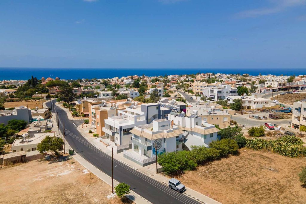 Property photo 2 of 30