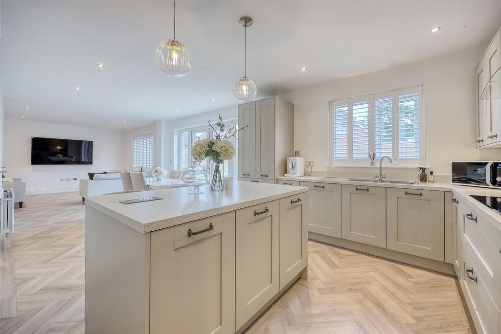 Property photo 3 of 24 Picture No. 12