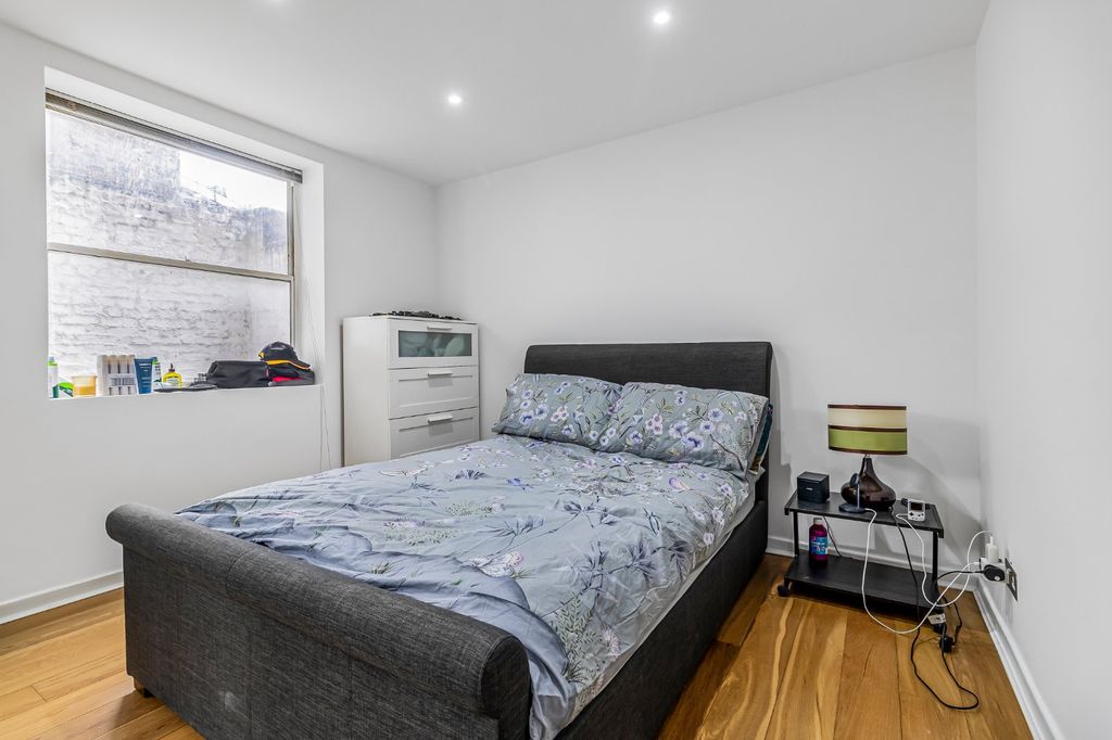 Property photo 3 of 8 Bedroom