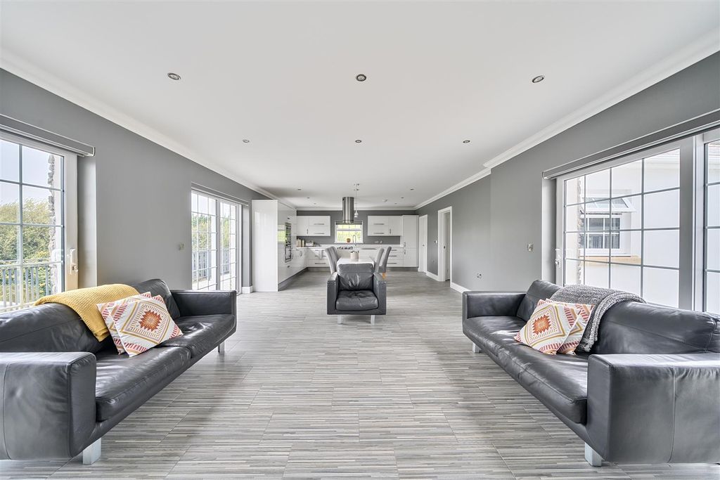 Property photo 2 of 24