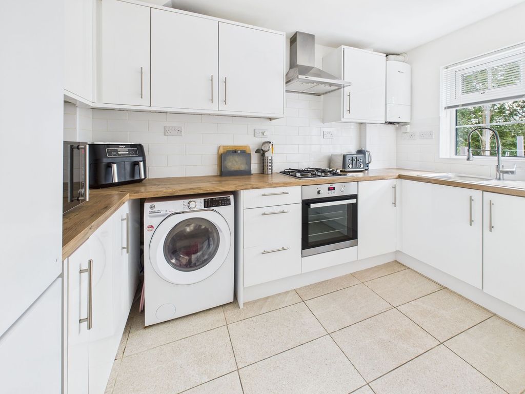 Property photo 2 of 16 Kitchen