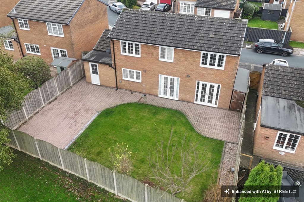 Property photo 2 of 18 Garden