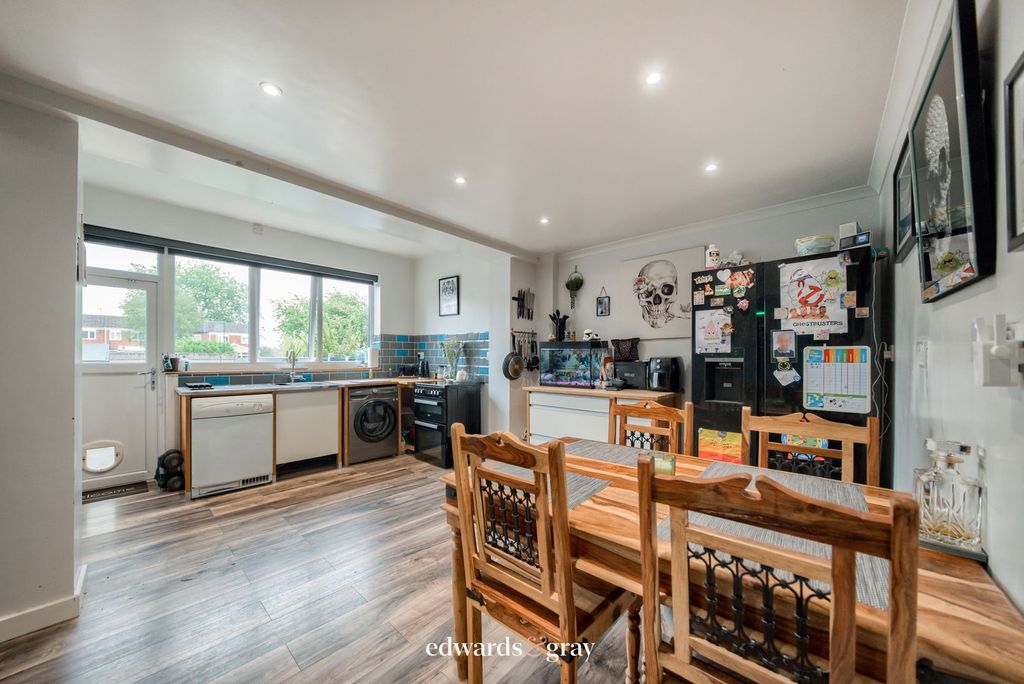 Property photo 2 of 25